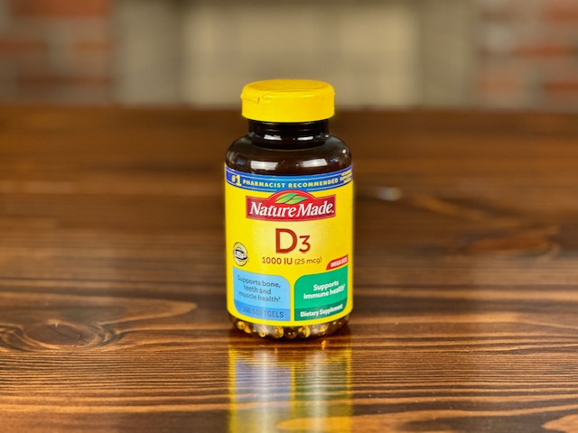 NatureMade Vitamin D3 supplement containing 1000IU, to reduce the risk of complications after knee replacement