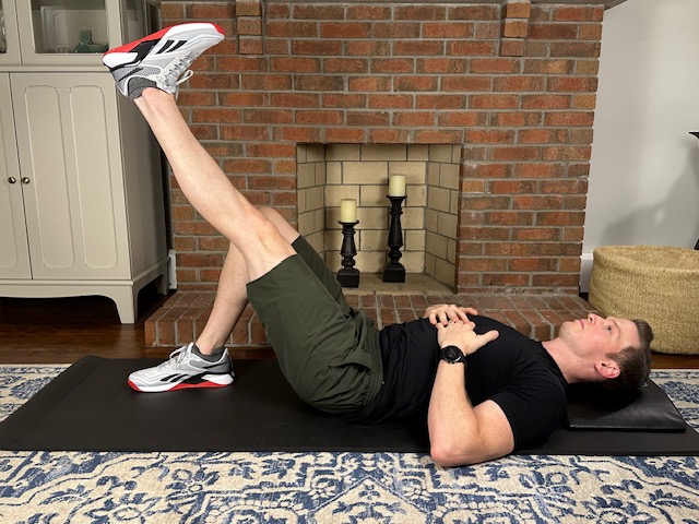Performing a straight leg raise — a strengthening exercise for achy knees